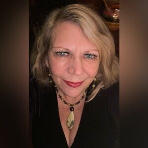 New Sally House Original Serpentine Pendant Necklace & Earrings Set